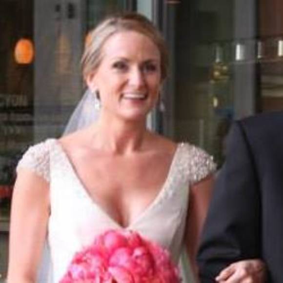 Meet your Posher, Cynthia - Picture 1 of 1